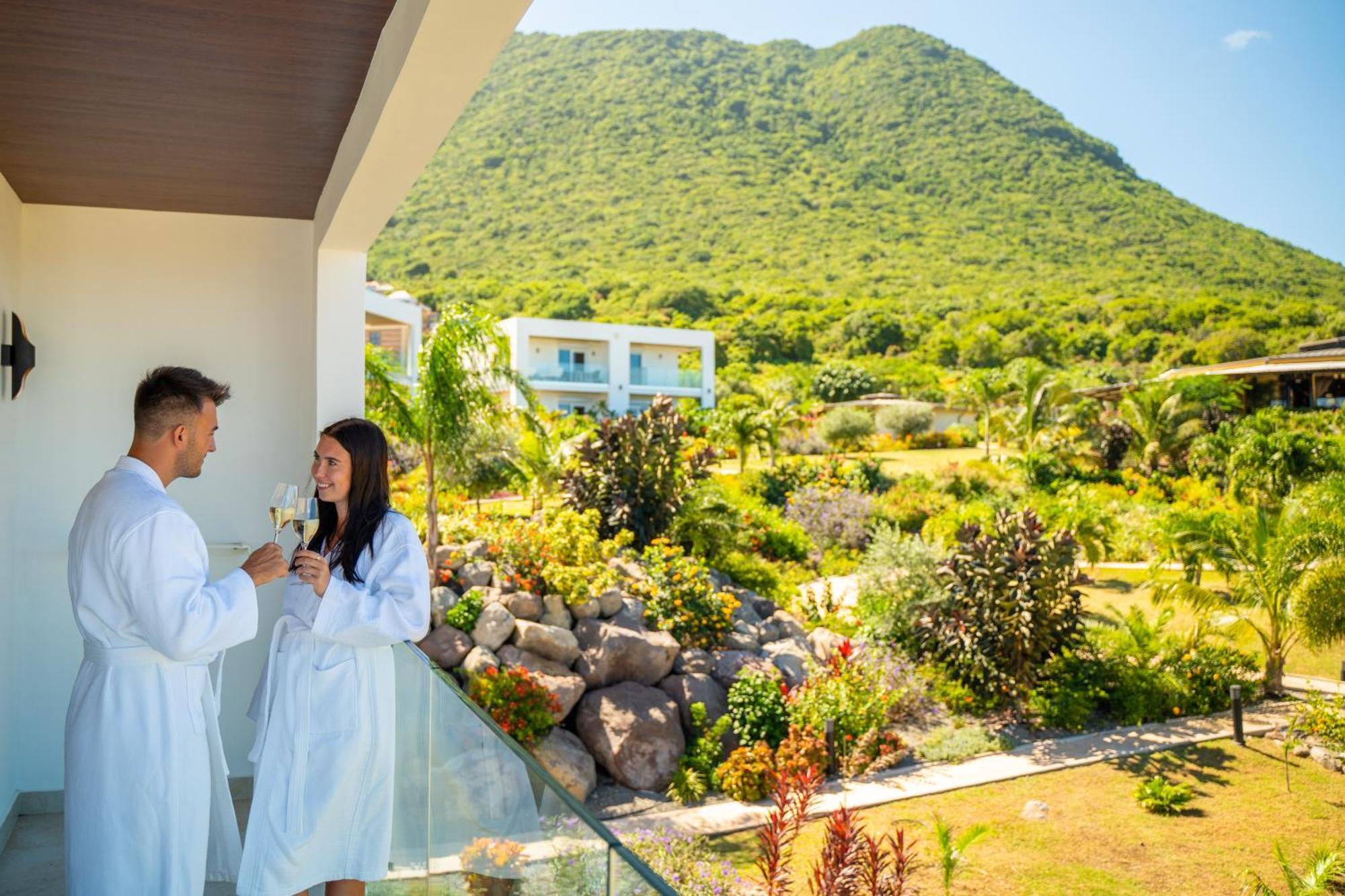 Golden Rock Dive And Nature Resort オラニエスタッド エクステリア 写真